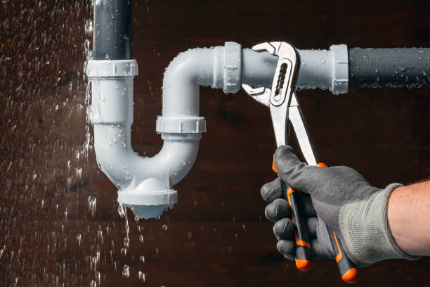 Professional Emergency Plumber technician working in Brooklyn, IA